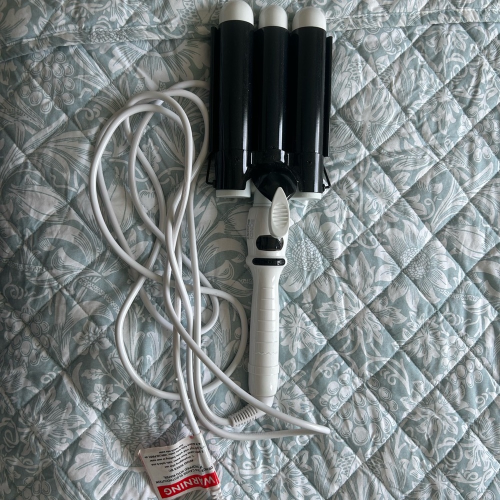 BondiBoost 
Wave Wand 3 Barrel Hair Waver 1”